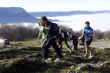 Un millar de montañeros despidieron el año en San Miguel de Aralar.