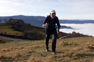Un millar de montañeros despidieron el año en San Miguel de Aralar.