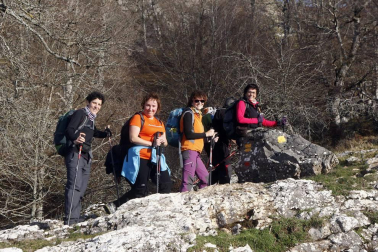 Un millar de montañeros despidieron el año en San Miguel de Aralar.