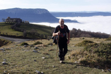 Un millar de montañeros despidieron el año en San Miguel de Aralar.