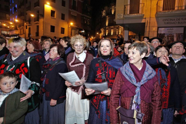 Paso de la tradicional comitiva del carbonero por las calles de la capital navarra dando inicio a las Navidades 2018
