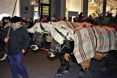 Paso de la tradicional comitiva del carbonero por las calles de la capital navarra dando inicio a las Navidades 2018