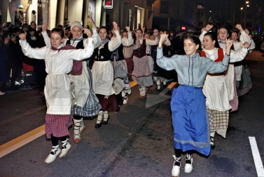 Paso de la tradicional comitiva del carbonero por las calles de la capital navarra dando inicio a las Navidades 2018