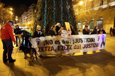 Concentración convocada por el colectivo feminista Andrea- Lunes Lilas para rechazar la violencia machista en especial contra la sentencia que confirma el fallo inicial de la Manada.