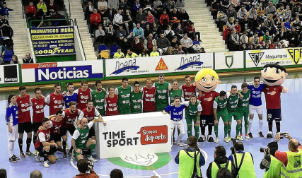 El pabellón Anaitasuna acogió este jueves, 27 de diciembre, en encuentros solidario entre amigos del osasunista Roberto Torres y del jugador de Osasuna Magna, Rafa Usín. Antes se disputó el Osasuna.Alavés de al Liga Genuine.