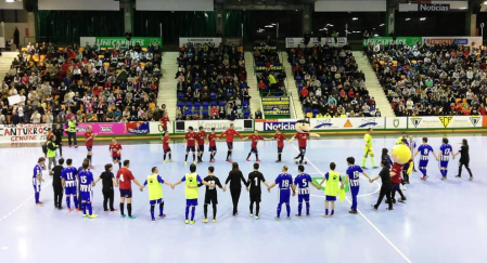 El pabellón Anaitasuna acogió este jueves, 27 de diciembre, en encuentros solidario entre amigos del osasunista Roberto Torres y del jugador de Osasuna Magna, Rafa Usín. Antes se disputó el Osasuna.Alavés de al Liga Genuine.