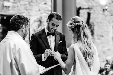 El zaguero del Atlético Madrid Diego Godín se casará con Sofía Herrera en Uruguay por la iglesia, con alguno de sus compañeros del equipo rojiblanco y de la selección uruguaya entre los invitados.
