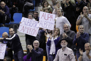 El pabellón Anaitasuna acogió el jueves, 27 de diciembre, un encuentro solidario a favor del Banco de Alimentos de Navarra entre amigos de Roberto Torres y de Rafa Usín.