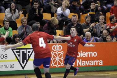 El pabellón Anaitasuna acogió el jueves, 27 de diciembre, un encuentro solidario a favor del Banco de Alimentos de Navarra entre amigos de Roberto Torres y de Rafa Usín.