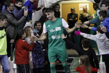 El pabellón Anaitasuna acogió el jueves, 27 de diciembre, un encuentro solidario a favor del Banco de Alimentos de Navarra entre amigos de Roberto Torres y de Rafa Usín.