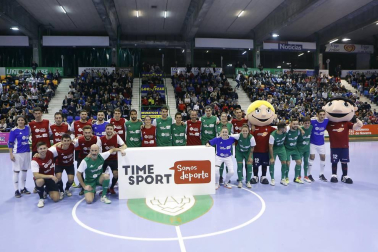 El pabellón Anaitasuna acogió el jueves, 27 de diciembre, un encuentro solidario a favor del Banco de Alimentos de Navarra entre amigos de Roberto Torres y de Rafa Usín.