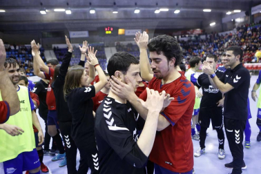 El pabellón Anaitasuna acogió el jueves, 27 de diciembre, un encuentro solidario a favor del Banco de Alimentos de Navarra entre amigos de Roberto Torres y de Rafa Usín.