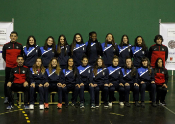 El Polideportivo Municipal de Ezcabarte acogió este viernes, 28 de diciembre, la presentación de las selecciones navarras de balonmano en categorías infantiles, cadetes y juveniles para la cita del 2 al 7 de enero en Valladolid.