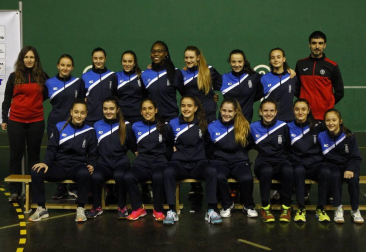 El Polideportivo Municipal de Ezcabarte acogió este viernes, 28 de diciembre, la presentación de las selecciones navarras de balonmano en categorías infantiles, cadetes y juveniles para la cita del 2 al 7 de enero en Valladolid.