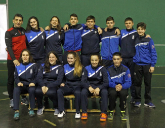 El Polideportivo Municipal de Ezcabarte acogió este viernes, 28 de diciembre, la presentación de las selecciones navarras de balonmano en categorías infantiles, cadetes y juveniles para la cita del 2 al 7 de enero en Valladolid.