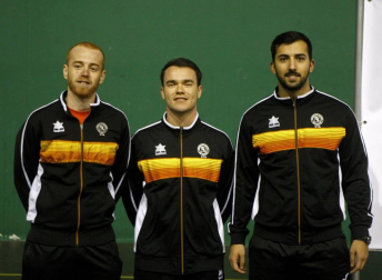 El Polideportivo Municipal de Ezcabarte acogió este viernes, 28 de diciembre, la presentación de las selecciones navarras de balonmano en categorías infantiles, cadetes y juveniles para la cita del 2 al 7 de enero en Valladolid.