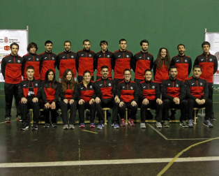 El Polideportivo Municipal de Ezcabarte acogió este viernes, 28 de diciembre, la presentación de las selecciones navarras de balonmano en categorías infantiles, cadetes y juveniles para la cita del 2 al 7 de enero en Valladolid.