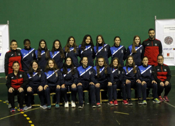 El Polideportivo Municipal de Ezcabarte acogió este viernes, 28 de diciembre, la presentación de las selecciones navarras de balonmano en categorías infantiles, cadetes y juveniles para la cita del 2 al 7 de enero en Valladolid.