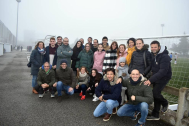 El pasado domingo arrancó una nueva edición (y van 37) del Torneo Interescolar de la Fundación Osasuna. Hasta el día siete de enero 84 equipos (64 del torneo mixto y 20 del femenino), se darán cita en los campos de Tajonar con la intención de grabar con letras doradas el nombre de su centro educativo en el palmarés del campeonato por antonomasia del fútbol escolar navarro.