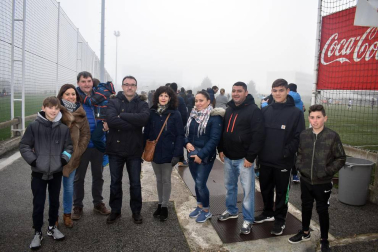 El pasado domingo arrancó una nueva edición (y van 37) del Torneo Interescolar de la Fundación Osasuna. Hasta el día siete de enero 84 equipos (64 del torneo mixto y 20 del femenino), se darán cita en los campos de Tajonar con la intención de grabar con letras doradas el nombre de su centro educativo en el palmarés del campeonato por antonomasia del fútbol escolar navarro.