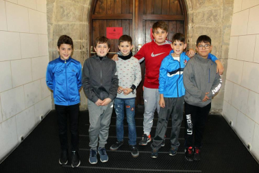 El Auditorio del Carmen es uno de los principales motores de entretenimiento durante estas fiestas navideñas para los vecinos de Sangüesa y alrededores. Buena muestra fue la sesión de cine organizada para el domingo 23, en la que se pudo disfrutar de la película de acción 'Jumanji', que llenó el patio de butacas de este recinto.