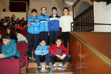 El Auditorio del Carmen es uno de los principales motores de entretenimiento durante estas fiestas navideñas para los vecinos de Sangüesa y alrededores. Buena muestra fue la sesión de cine organizada para el domingo 23, en la que se pudo disfrutar de la película de acción 'Jumanji', que llenó el patio de butacas de este recinto.