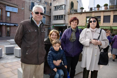 La Banda de Cornetas y Tambores Nuestra Señora de la Asunción de Murchante puso en marcha la décima edición de esta peculiar cabalgata, que se realiza en beneficio del Grupo del Voluntariado y que se ha convertido en toda una tradición en este pueblo. Los vecinos, al oír la música, salen a su paso y donan juguetes, ropa o alimentos para las personas necesitadas. El Grupo del Voluntariado entregará todo lo recibido el próximo 4 de enero.