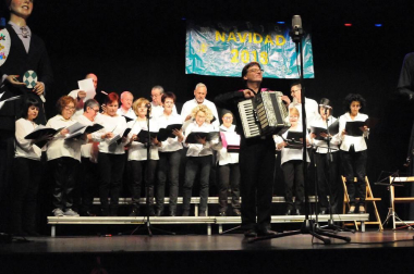 El Centro Cultural Sarasate de Castejón acogió un festival de Jota Villancico el sábado 22 de diciembre, organizado por la escuela de jotas local que contó con la participación de la Coral Virgen del Amparo, la Coral de Caparroso, la Escuela de Jotas de Fustiñana y Fitero, la Escuela de Jotas de Cintruénigo y Ribaforada y, por supuesto, la propia Escuela de Jotas de Castejón.