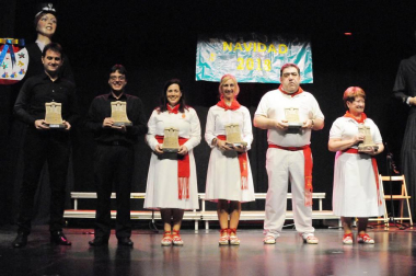 El Centro Cultural Sarasate de Castejón acogió un festival de Jota Villancico el sábado 22 de diciembre, organizado por la escuela de jotas local que contó con la participación de la Coral Virgen del Amparo, la Coral de Caparroso, la Escuela de Jotas de Fustiñana y Fitero, la Escuela de Jotas de Cintruénigo y Ribaforada y, por supuesto, la propia Escuela de Jotas de Castejón.
