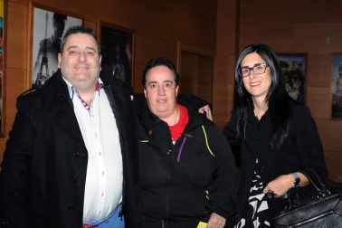 El Centro Cultural Sarasate de Castejón acogió un festival de Jota Villancico el sábado 22 de diciembre, organizado por la escuela de jotas local que contó con la participación de la Coral Virgen del Amparo, la Coral de Caparroso, la Escuela de Jotas de Fustiñana y Fitero, la Escuela de Jotas de Cintruénigo y Ribaforada y, por supuesto, la propia Escuela de Jotas de Castejón.