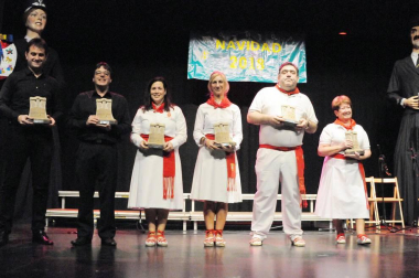El Centro Cultural Sarasate de Castejón acogió un festival de Jota Villancico el sábado 22 de diciembre, organizado por la escuela de jotas local que contó con la participación de la Coral Virgen del Amparo, la Coral de Caparroso, la Escuela de Jotas de Fustiñana y Fitero, la Escuela de Jotas de Cintruénigo y Ribaforada y, por supuesto, la propia Escuela de Jotas de Castejón.