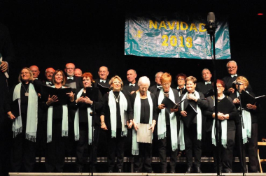El Centro Cultural Sarasate de Castejón acogió un festival de Jota Villancico el sábado 22 de diciembre, organizado por la escuela de jotas local que contó con la participación de la Coral Virgen del Amparo, la Coral de Caparroso, la Escuela de Jotas de Fustiñana y Fitero, la Escuela de Jotas de Cintruénigo y Ribaforada y, por supuesto, la propia Escuela de Jotas de Castejón.