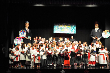 El Centro Cultural Sarasate de Castejón acogió un festival de Jota Villancico el sábado 22 de diciembre, organizado por la escuela de jotas local que contó con la participación de la Coral Virgen del Amparo, la Coral de Caparroso, la Escuela de Jotas de Fustiñana y Fitero, la Escuela de Jotas de Cintruénigo y Ribaforada y, por supuesto, la propia Escuela de Jotas de Castejón.