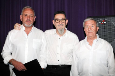 El Centro Cultural Sarasate de Castejón acogió un festival de Jota Villancico el sábado 22 de diciembre, organizado por la escuela de jotas local que contó con la participación de la Coral Virgen del Amparo, la Coral de Caparroso, la Escuela de Jotas de Fustiñana y Fitero, la Escuela de Jotas de Cintruénigo y Ribaforada y, por supuesto, la propia Escuela de Jotas de Castejón.