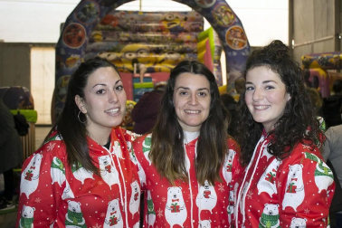 Del 21 al 23 de diciembre, Corella celebró las XI Jornadas del Cardo Rojo. El domingo, las familias pudieron disfrutar de un espacio de ocio dentro de la carpa instalada en el interior de la plaza de toros. Hinchables, juegos infantiles, pintacaras e incluso un taller de verduras para los más pequeños, fueron algunas de las propuestas.
