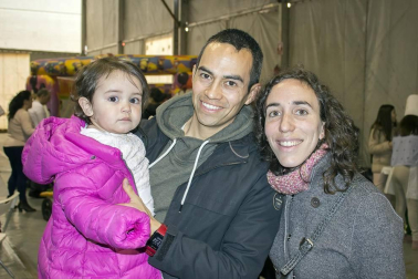 Del 21 al 23 de diciembre, Corella celebró las XI Jornadas del Cardo Rojo. El domingo, las familias pudieron disfrutar de un espacio de ocio dentro de la carpa instalada en el interior de la plaza de toros. Hinchables, juegos infantiles, pintacaras e incluso un taller de verduras para los más pequeños, fueron algunas de las propuestas.