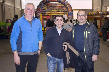 Del 21 al 23 de diciembre, Corella celebró las XI Jornadas del Cardo Rojo. El domingo, las familias pudieron disfrutar de un espacio de ocio dentro de la carpa instalada en el interior de la plaza de toros. Hinchables, juegos infantiles, pintacaras e incluso un taller de verduras para los más pequeños, fueron algunas de las propuestas.
