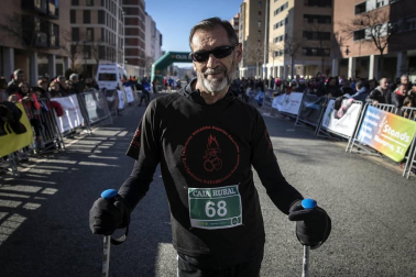 Más de 800 corredores participaron este domingo en la VI San Silvestre de Artica para ayudar a la niña Nerea.