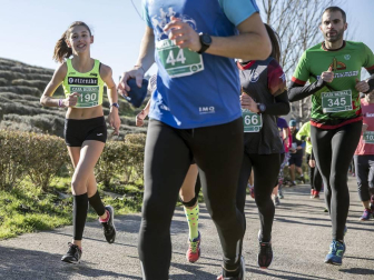 Más de 800 corredores participaron este domingo en la VI San Silvestre de Artica para ayudar a la niña Nerea.