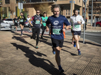 Más de 800 corredores participaron este domingo en la VI San Silvestre de Artica para ayudar a la niña Nerea.