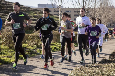 Más de 800 corredores participaron este domingo en la VI San Silvestre de Artica para ayudar a la niña Nerea.