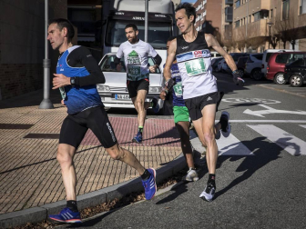 Más de 800 corredores participaron este domingo en la VI San Silvestre de Artica para ayudar a la niña Nerea.