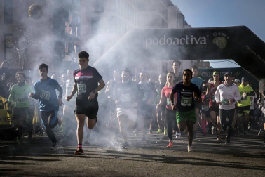 Más de 800 corredores participaron este domingo en la VI San Silvestre de Artica para ayudar a la niña Nerea.