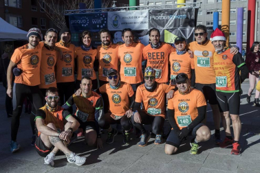 Más de 800 corredores participaron este domingo en la VI San Silvestre de Artica para ayudar a la niña Nerea.
