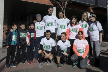 Más de 800 corredores participaron este domingo en la VI San Silvestre de Artica para ayudar a la niña Nerea.