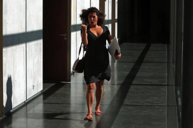 El año que se despedirá este domingo ha arrojado una imagen que predomina sobre las demás: la de la calle, como el Paseo Sarasate de Pamplona en la fotografía de abajo, tomada por una ciudadanía llena de enojo a raíz de la sentencia judicial del caso de 'la manada'. En la indignación, el grito de las mujeres tronó.