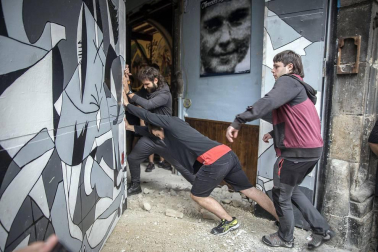 El año que se despedirá este domingo ha arrojado una imagen que predomina sobre las demás: la de la calle, como el Paseo Sarasate de Pamplona en la fotografía de abajo, tomada por una ciudadanía llena de enojo a raíz de la sentencia judicial del caso de 'la manada'. En la indignación, el grito de las mujeres tronó.