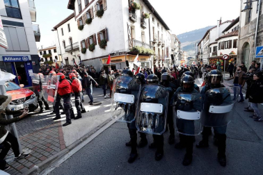 El año que se despedirá este domingo ha arrojado una imagen que predomina sobre las demás: la de la calle, como el Paseo Sarasate de Pamplona en la fotografía de abajo, tomada por una ciudadanía llena de enojo a raíz de la sentencia judicial del caso de 'la manada'. En la indignación, el grito de las mujeres tronó.