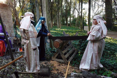 El parque municipal del Castillo de Cortes acogió este domingo una nueva edición del Belén Viviente, después de que el año pasado se tuviera que cancelar por falta de voluntarios para el montaje.