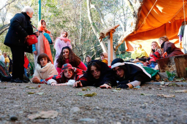 El parque municipal del Castillo de Cortes acogió este domingo una nueva edición del Belén Viviente, después de que el año pasado se tuviera que cancelar por falta de voluntarios para el montaje.